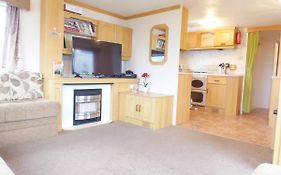 Beachside, Family-Friendly, Wifi, 8 Berth Caravan 158